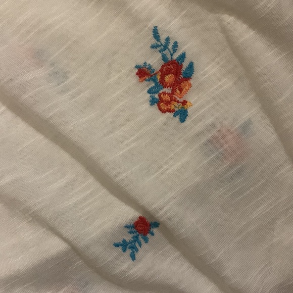 Size S Francesca‘s sleeveless top. - Picture 3 of 4